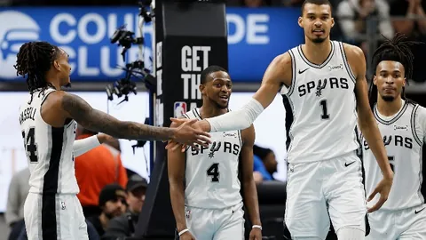 大乐透期号解析：维特布斯克对高美尔专家推荐质合分析