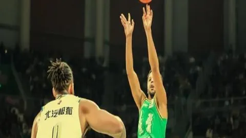 AC米蘭意甲第14輪0-3負於薩索洛 羅馬尼奧利獨中目標卻遭紅牌離場