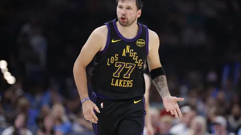 泰国翻车巴士事故造成17人遇难逾40人受伤